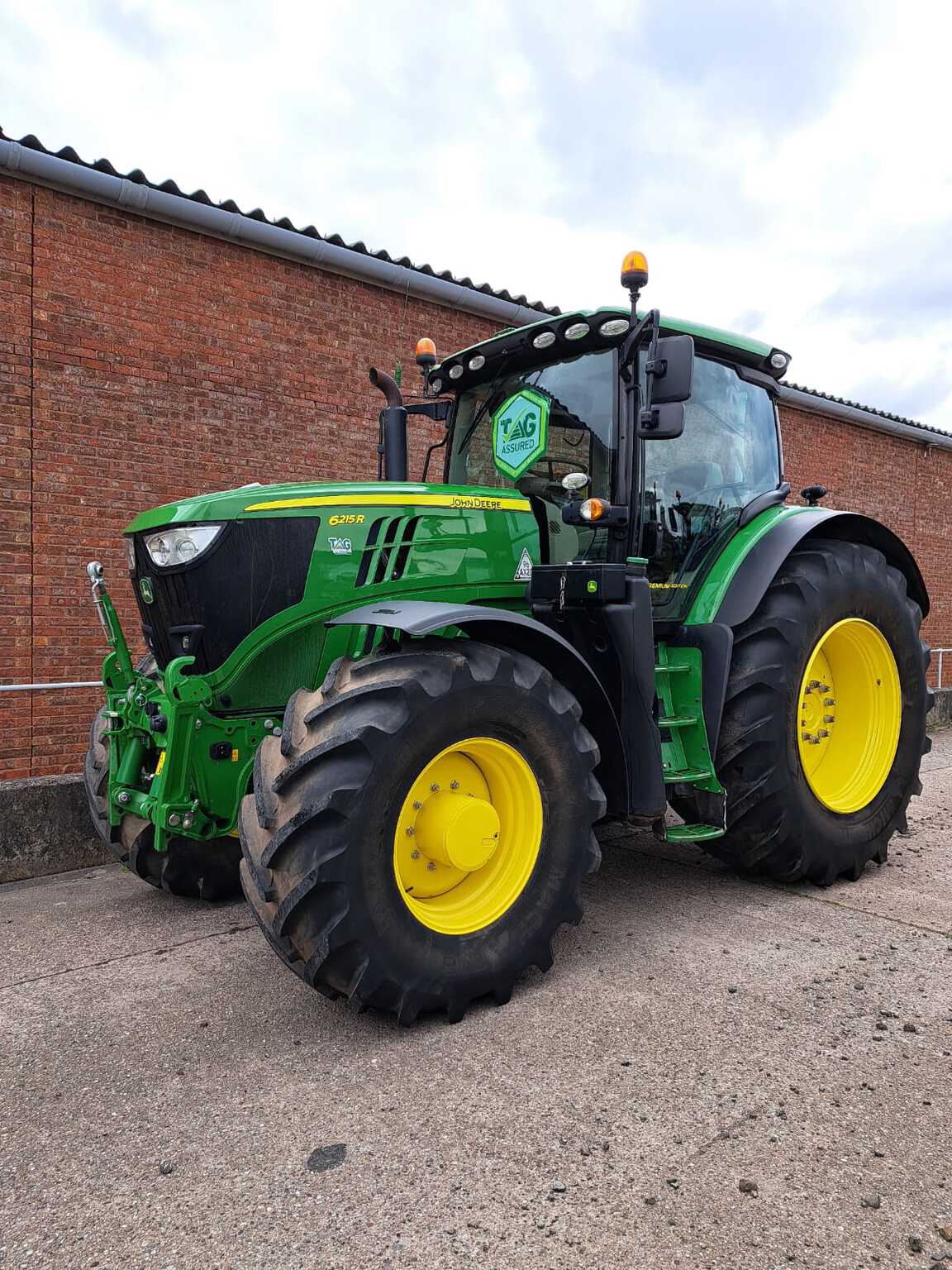 John Deere 6215R (2022)