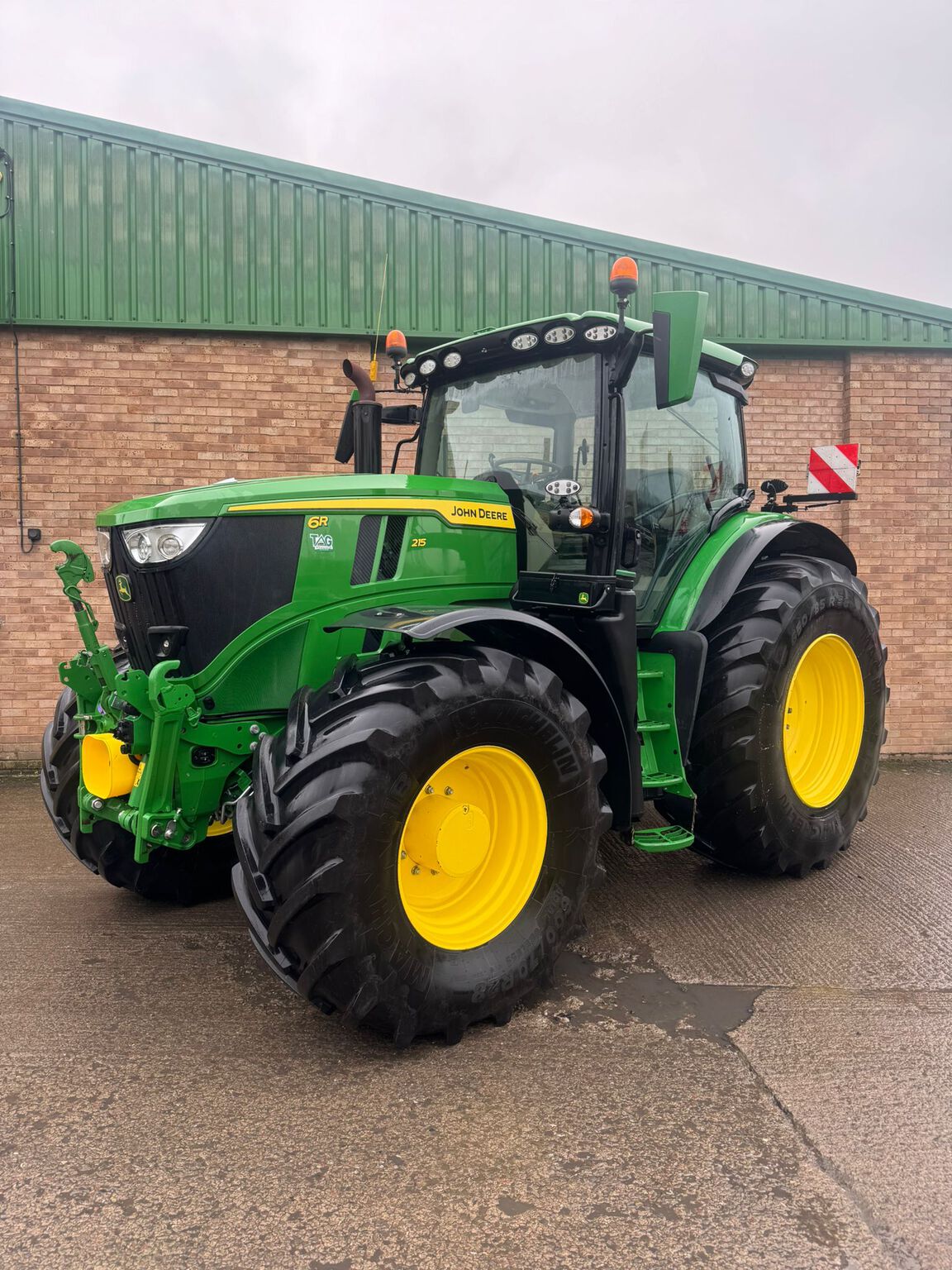 John Deere 6R 215 (2024)
