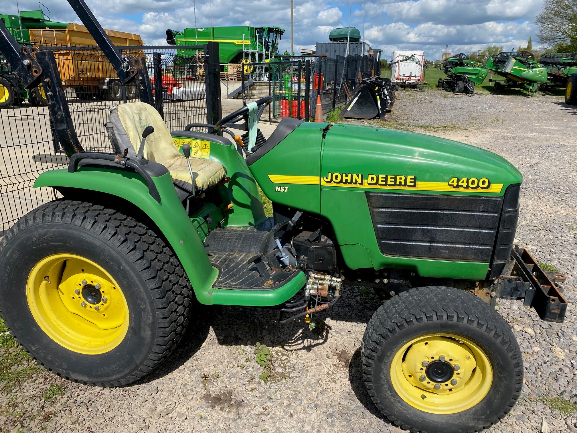 John Deere 4400 (2002)