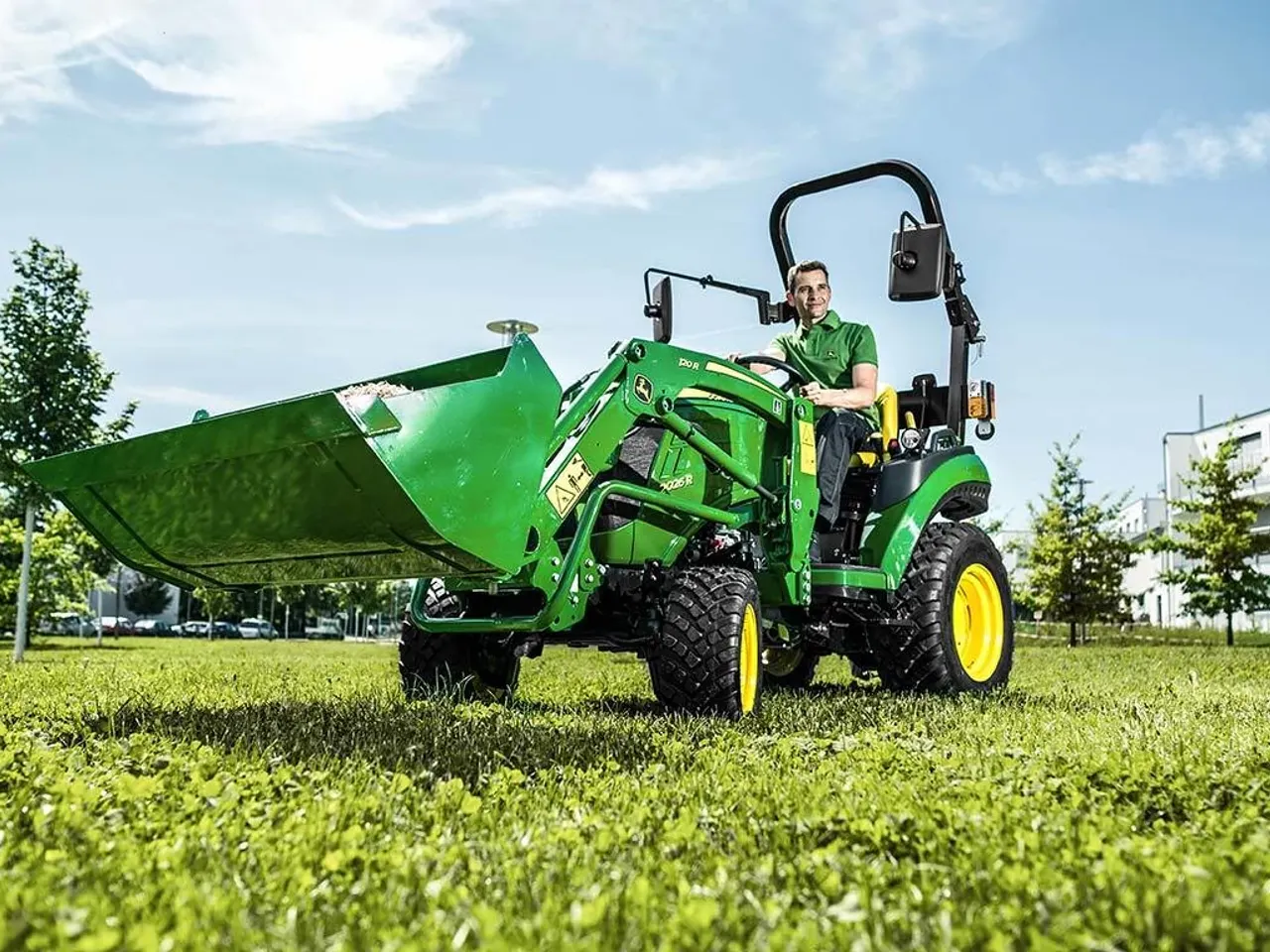 What Size Compact Tractor Do I Need? A UK Guide by Acreage, Power and Jobs