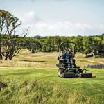 John Deere 2550 E-Cut™ Riding Green Mower thumbnail 2
