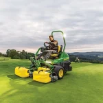 John Deere 2750 E-Cut™ Riding Triplex Mower thumbnail 6