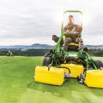 John Deere 2750 E-Cut™ Riding Triplex Mower thumbnail 2