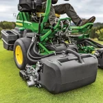 John Deere 2750 E-Cut™ Riding Triplex Mower thumbnail 4