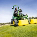John Deere 2775 E-Cut™ Riding Triplex Mower thumbnail 4