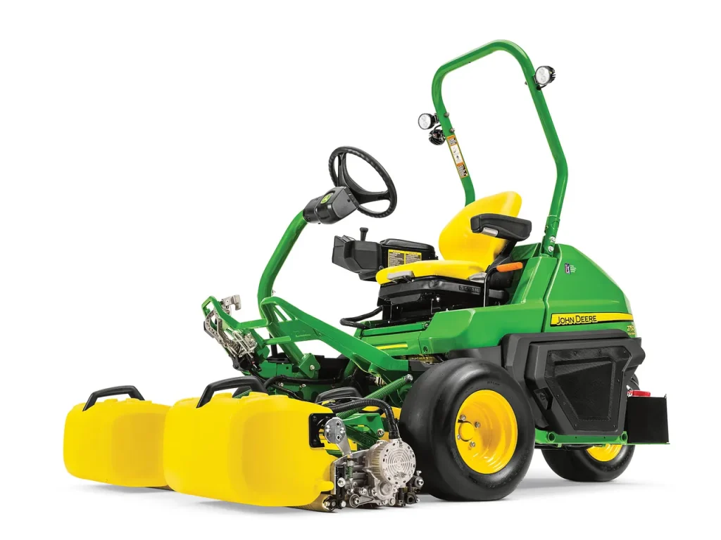 John Deere 2750 E-Cut™ Riding Triplex Mower
