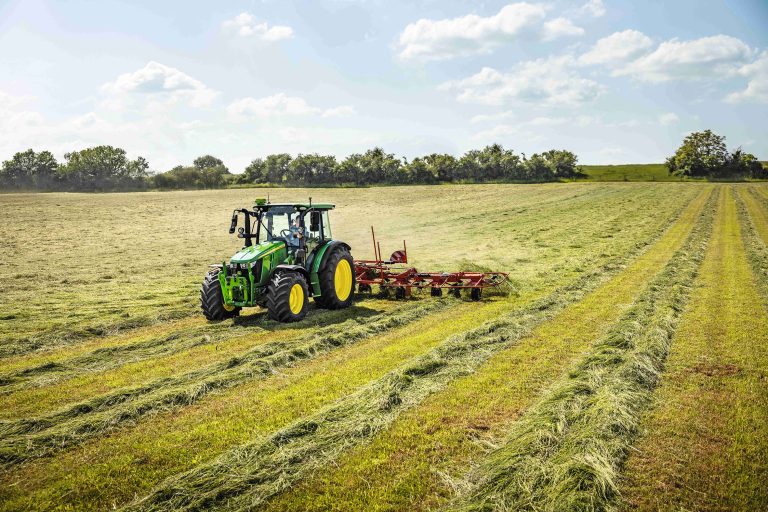 John Deere Introduces New 5M Tractor