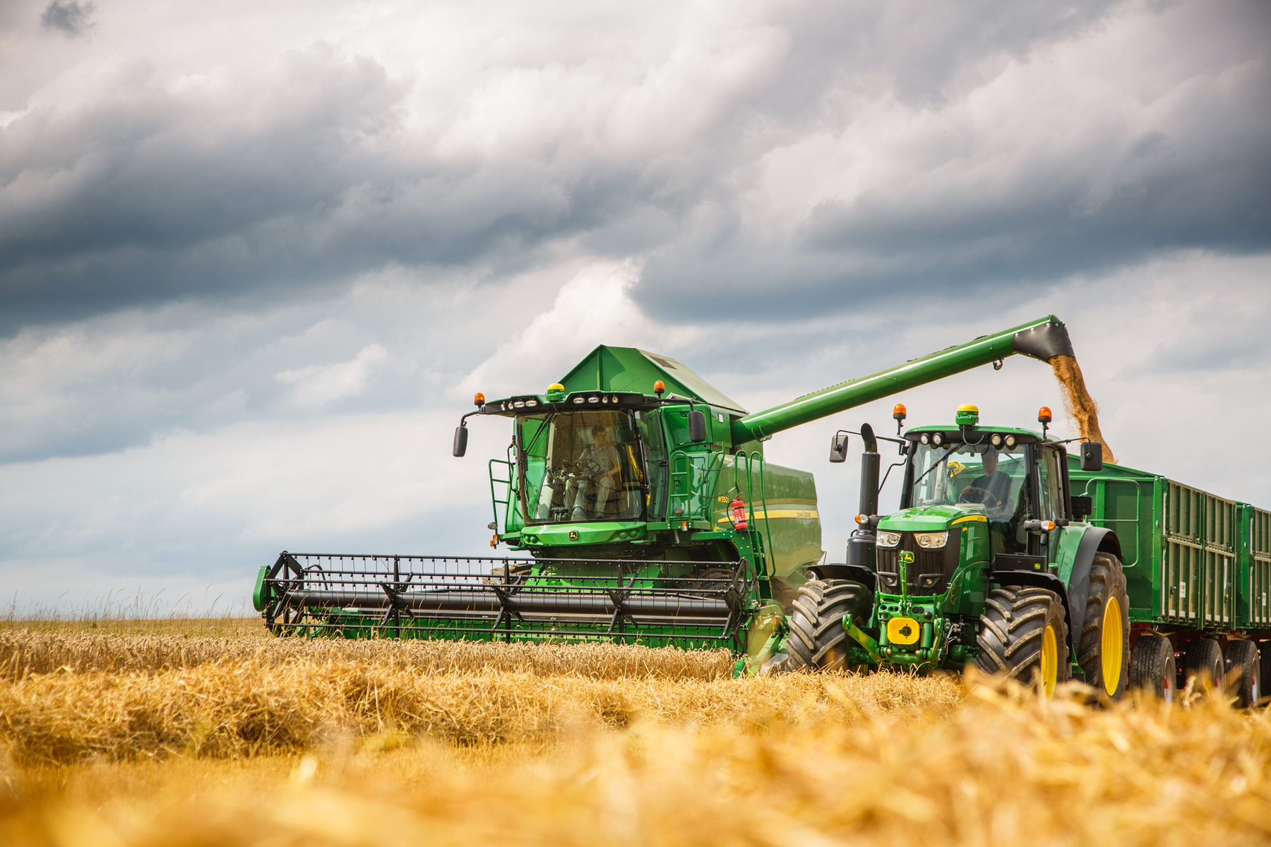 New John Deere W and T-Series combines harvest in record time