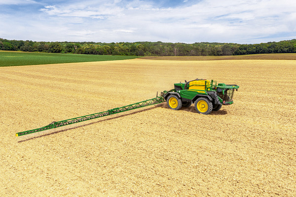 John Deere Expands 500R Sprayer Range with Larger Tank Capacity and Advanced Boom Technology