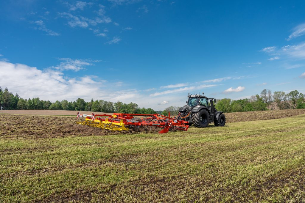 PLANO VT 6-row Trailed Shallow Cultivator