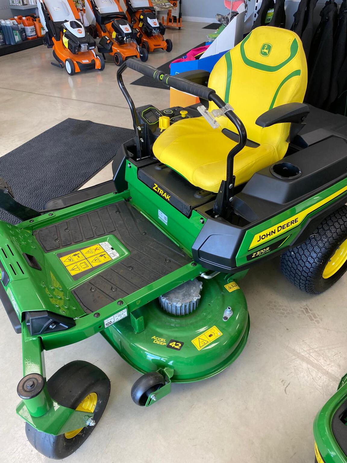 John Deere Z370R (2025)
