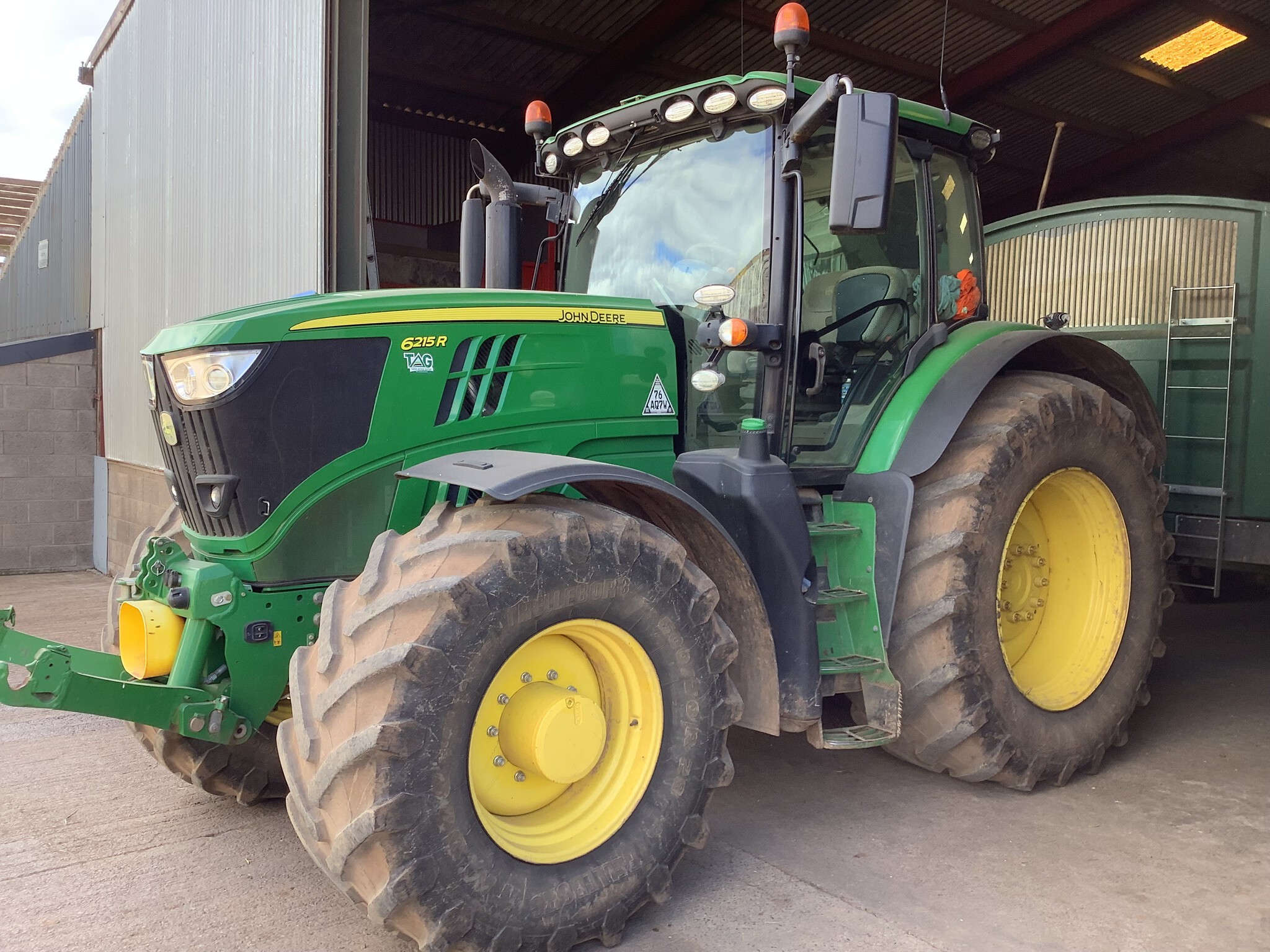 John Deere 6215R