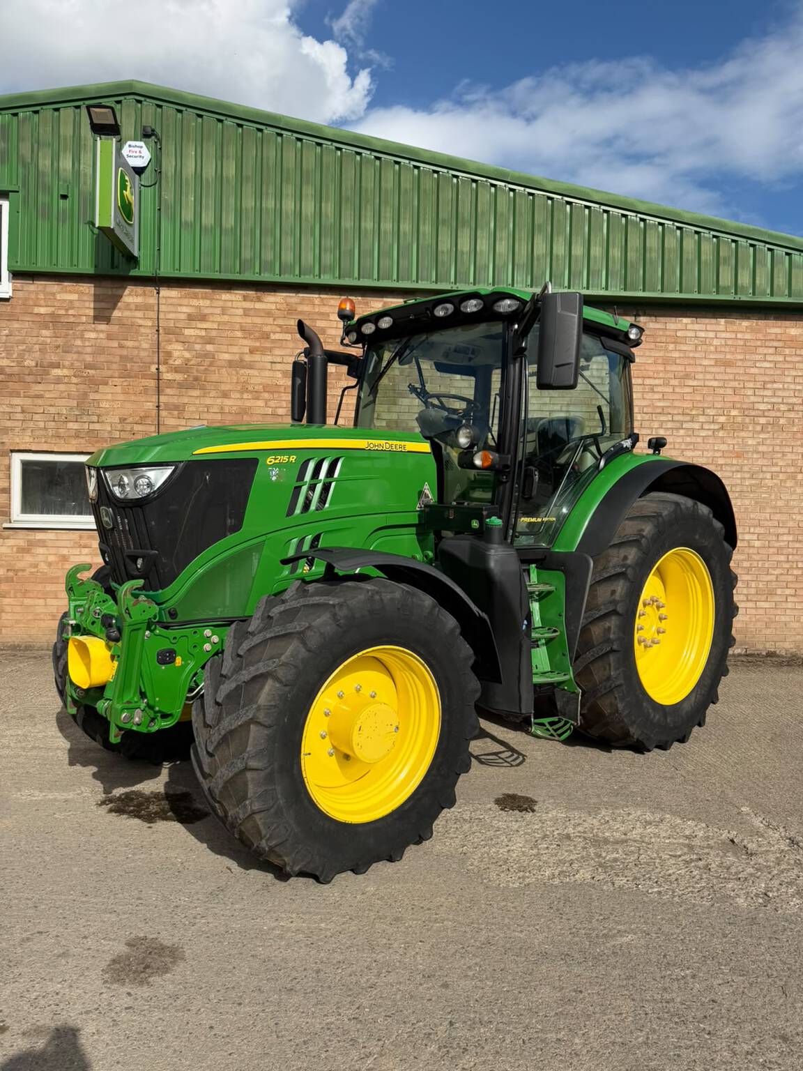 John Deere 6215R (2019)